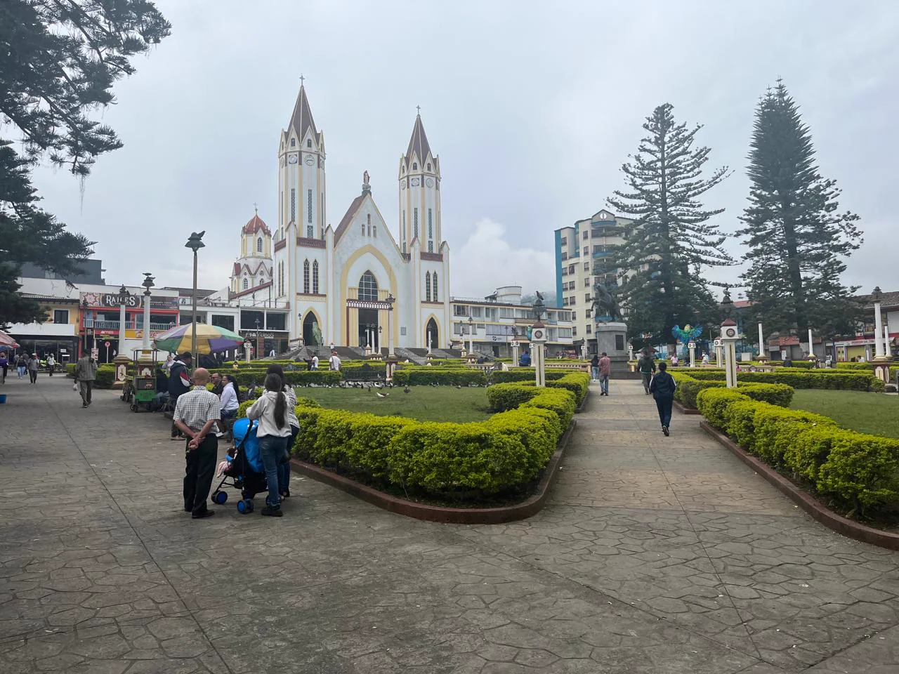 Entorno comercial real del centro de Santa Rosa de Cabal