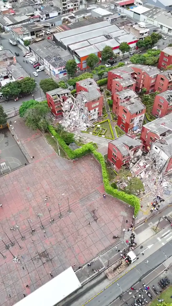 Vista aérea de edificios afectados