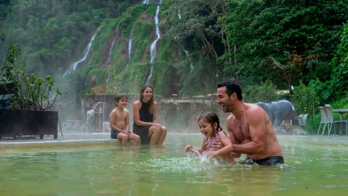 Visitantes en las piscinas de Termales de Santa Rosa de Cabal