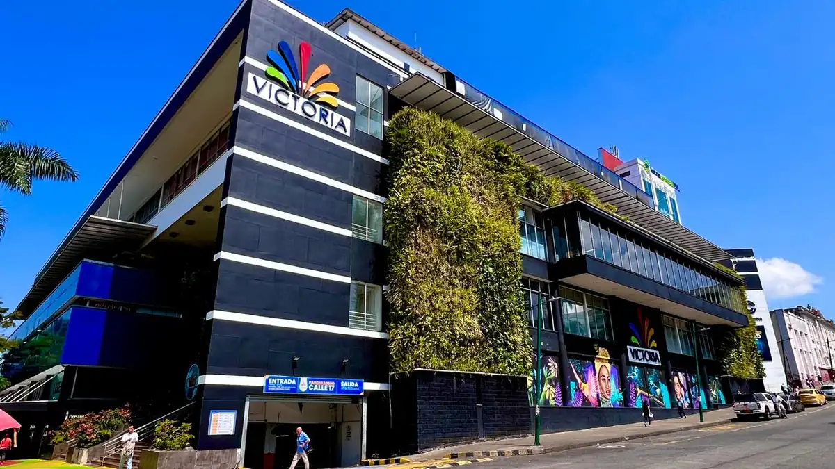Fachada de Centro Comercial Victoria