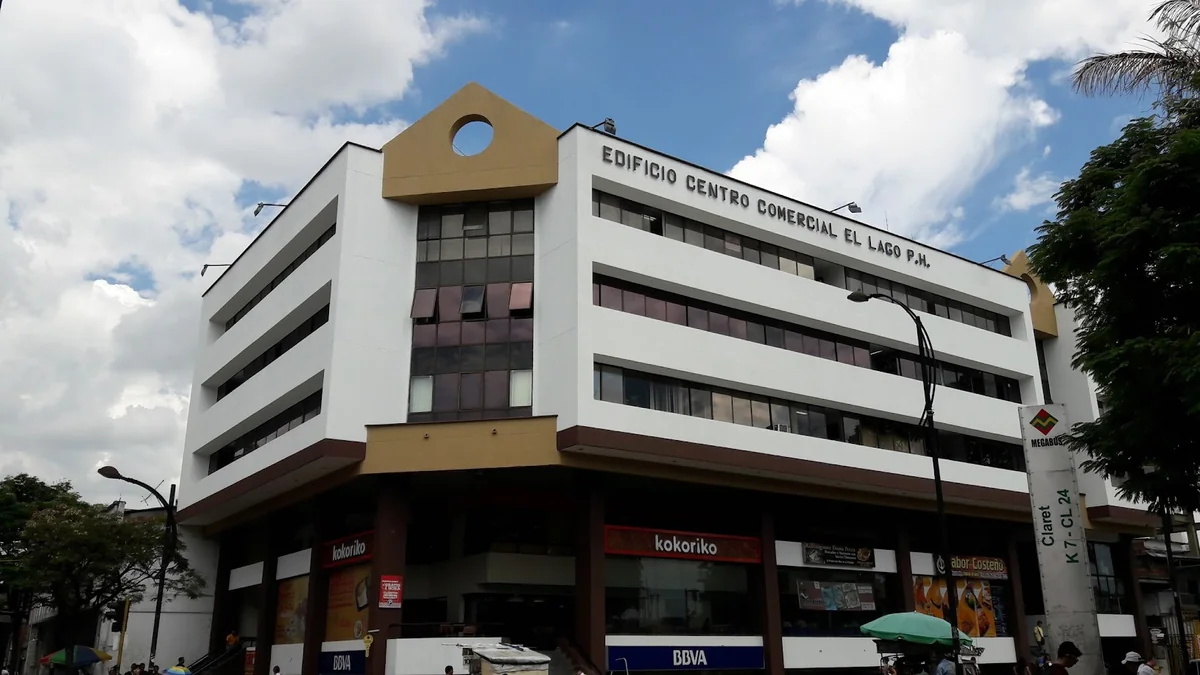 Fachada de C.C. El Lago